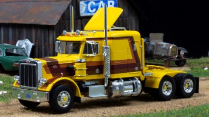 Immagine di PETERBILT 359 1976 YELLOW/BROWN 1:43