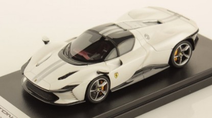 Immagine di FERRARI DAYTONA SP3 PEARL WHITE 1:43