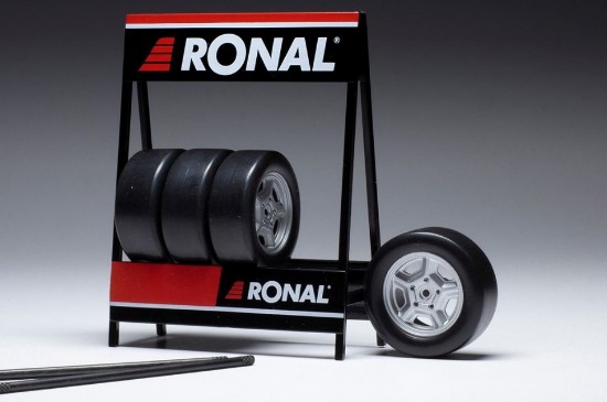 Immagine di SET 4 WHEELS RONALD GM SILVER 1:18
