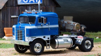 Immagine di KENWORTH BULLNOSE 1950 BLUE 1:43