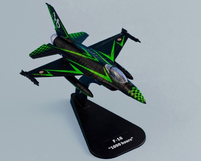Immagine di F-16 1:100
