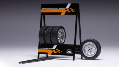 Immagine di SET 4 WHEELS SAAB SILVER 1:18
