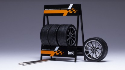 Immagine di SET 4 WHEELS RS3 BLACK/SILVER 1:18
