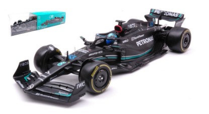 Immagine di MERCEDES F1 GEORGE RUSSELL 2023 W/HARD CASE 1:24