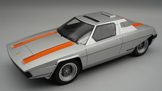 Immagine di FERRARI 308 GT BERTONE RAINBOW 1976 MET.SILVER/ORANGE 1:18
