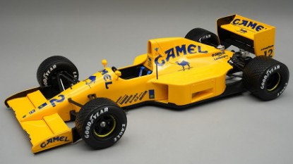Immagine di LOTUS 102 N.12 USA GP 1990 QUALIF.M.DONNELLY RAIN TYRES C/VETRINA 1:18
