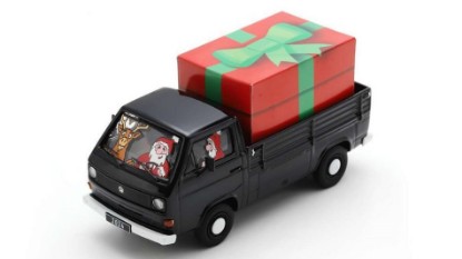 Immagine di VW T3A "CHRISTMAS 2024" W/PICCOLO BULLDOG PRESENT 1:43