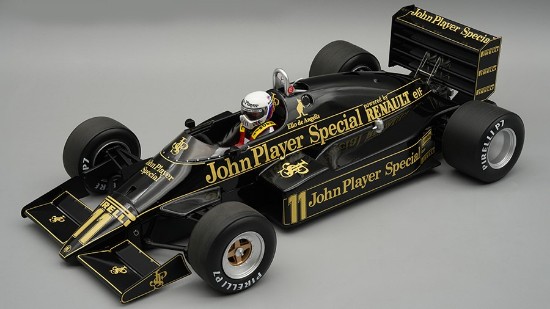 Immagine di LOTUS 94T EUROPEAN GP 1983 E.DE ANGELIS C/VETRINA E PILOTA
