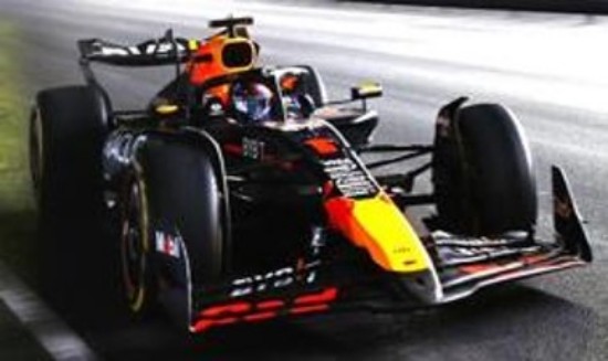 Immagine di RED BULL RB20 N.1 WORLD CHAMPION F1 2024 MAX VERSTAPPEN + PIT BOARD 1:18