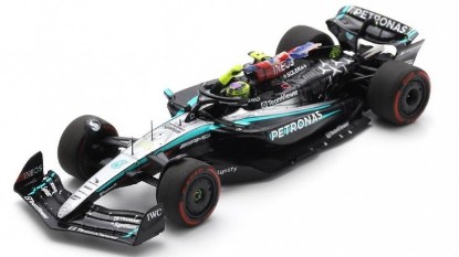Immagine di MERCEDES W15 N.44 WINNER BRITAIN GP 2024 LEWIS HAMILTON W/FLAG 1:43