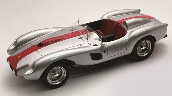Immagine di FERRARI 250 TR PONTOON-FENDER STREET VERSION 1958 MET.SILVER/RED 1:18