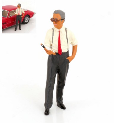 Immagine di FIGURINE ENZO WITH CLIPBOARD 1:18
