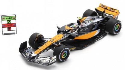 Immagine di MC LAREN N.4 2nd BRITISH GP 2023 LANDO NORRIS WITH PIT BOARD 1:18