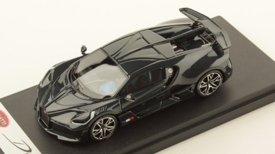 Immagine di BUGATTI DIVO GLOSSY CARBON BLUE  1:43