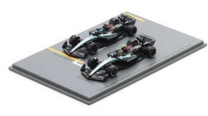 Immagine di MERCEDES F1 N.44 & N.63 LAS VEGAS GP 2024 G.RUSSELL & L.HAMILTON 1:64
