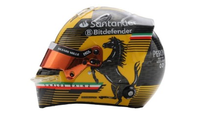 Immagine di HELMET CARLOS SAINZ TEAM FERRARI HP ITALIAN GP 2024 1:5