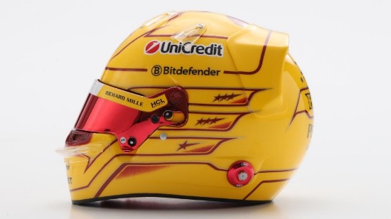 Immagine di HELMET LEWIS HAMILTOM TEAM FERRARI HP FIORANO TEST 2025 1:5