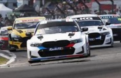 Immagine di BMW 330i N.2 WINNER RACE 2 BRANDS HATCH INDY BTCC 2025 D.DELEON 1:43