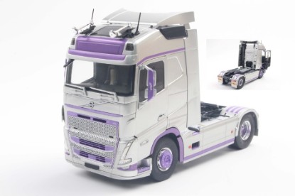 Immagine di VOLVO TRUCKS FH
GLOBETROTTER XL 2023 SILVER/PURPLE1:24