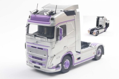 Immagine di VOLVO TRUCKS FH
GLOBETROTTER XL 2023 SILVER/PURPLE1:24