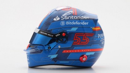 Immagine di HELMET CARLOS SAINZ TEAM FERRARI HP MIAMI GP 2024 1:5