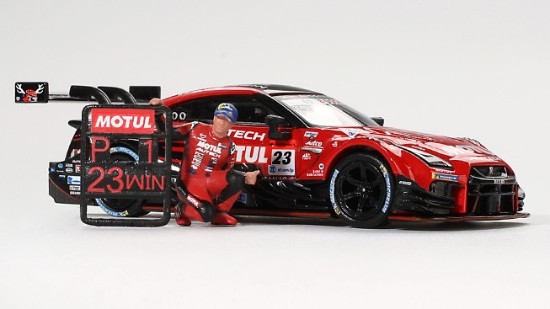 Immagine di NISSAN GT-R (R35) WITH MATSUDA FIG.N.23 WINN.MOTUL AUTECH SUZ.2021 1:64
