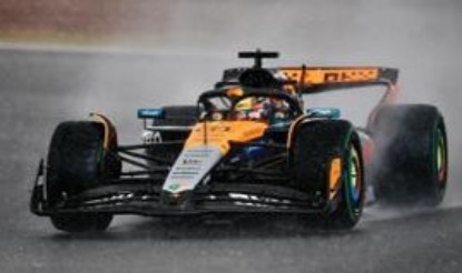 Immagine di MC LAREN MCL39 N.81 2nd BRITAIN GP 2025 OSCAR PIASTRI + PIT BOARD 1:43