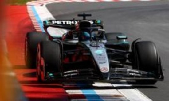 Immagine di MERCEDES W16 N.63 WINNER CANADA GP 2025 GEORGE RUSSELL + PIT BOARD 1:43