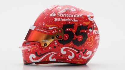 Immagine di HELMET CARLOS SAINZ TEAM FERRARI HP WINN.MEXICAN GP 2024 1:5