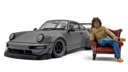 Immagine di PORSCHE 911 964 RWB BODYKIT COUPE WITH AMERICAN DIORAMA FIGURE GREY 1:18