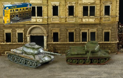 Immagine di T-34/85 RUSSIAN TANK KIT 1:72