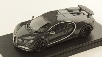 Immagine di BUGATTI CHIRON SPORT GREY CARBON W/RAFALE MET.SILVER FRAME 1:43