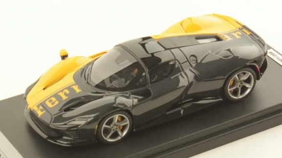 Immagine di FERRARI DAYTONA SP3 GIALLO SPECIAL MODENA/SHINY CARBON 1:43